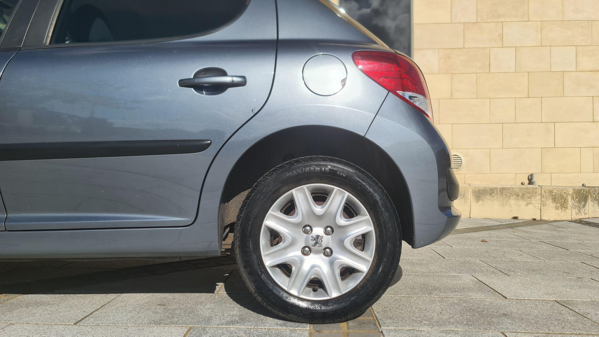Peugeot 207 view 16