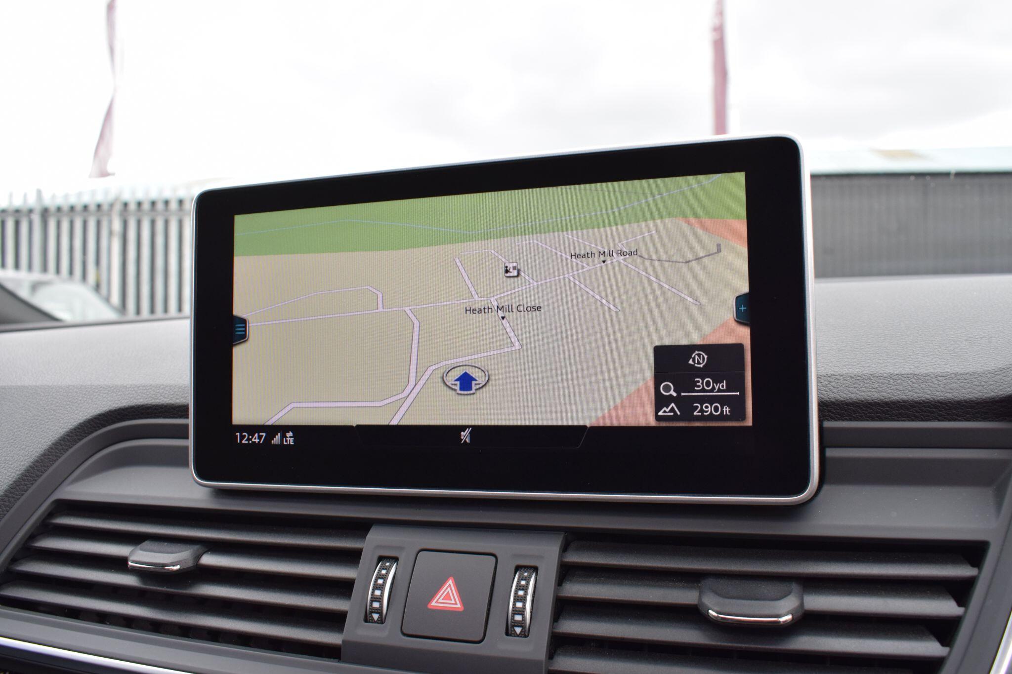 Audi SQ5 view 22