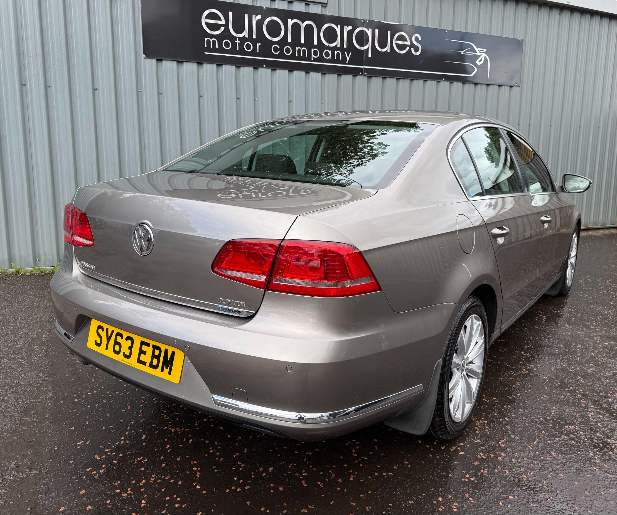 Volkswagen Passat view 4