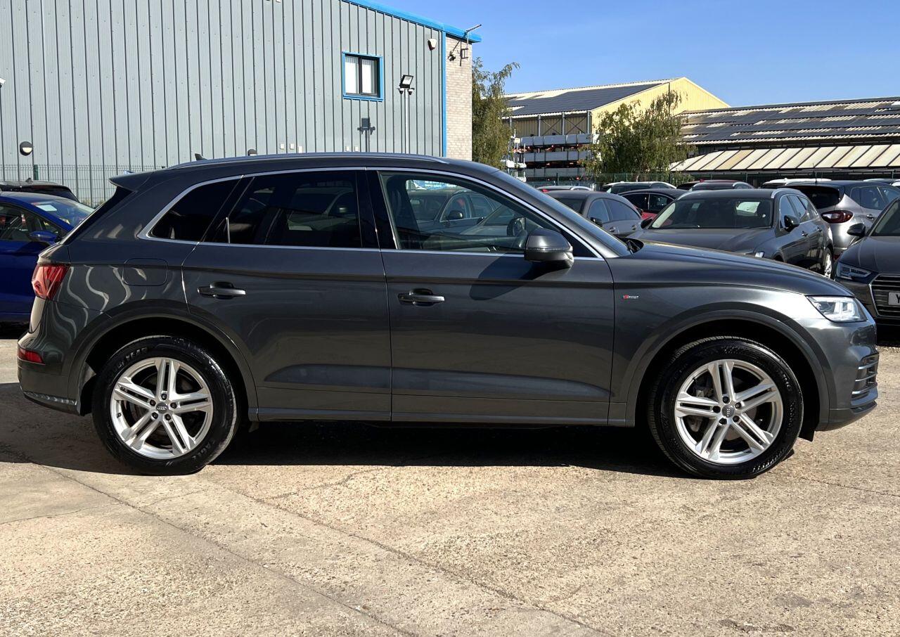 Audi Q5 view 7