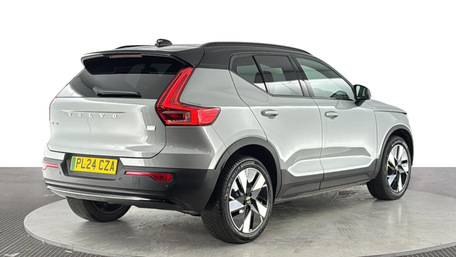 Volvo EX40 view 4