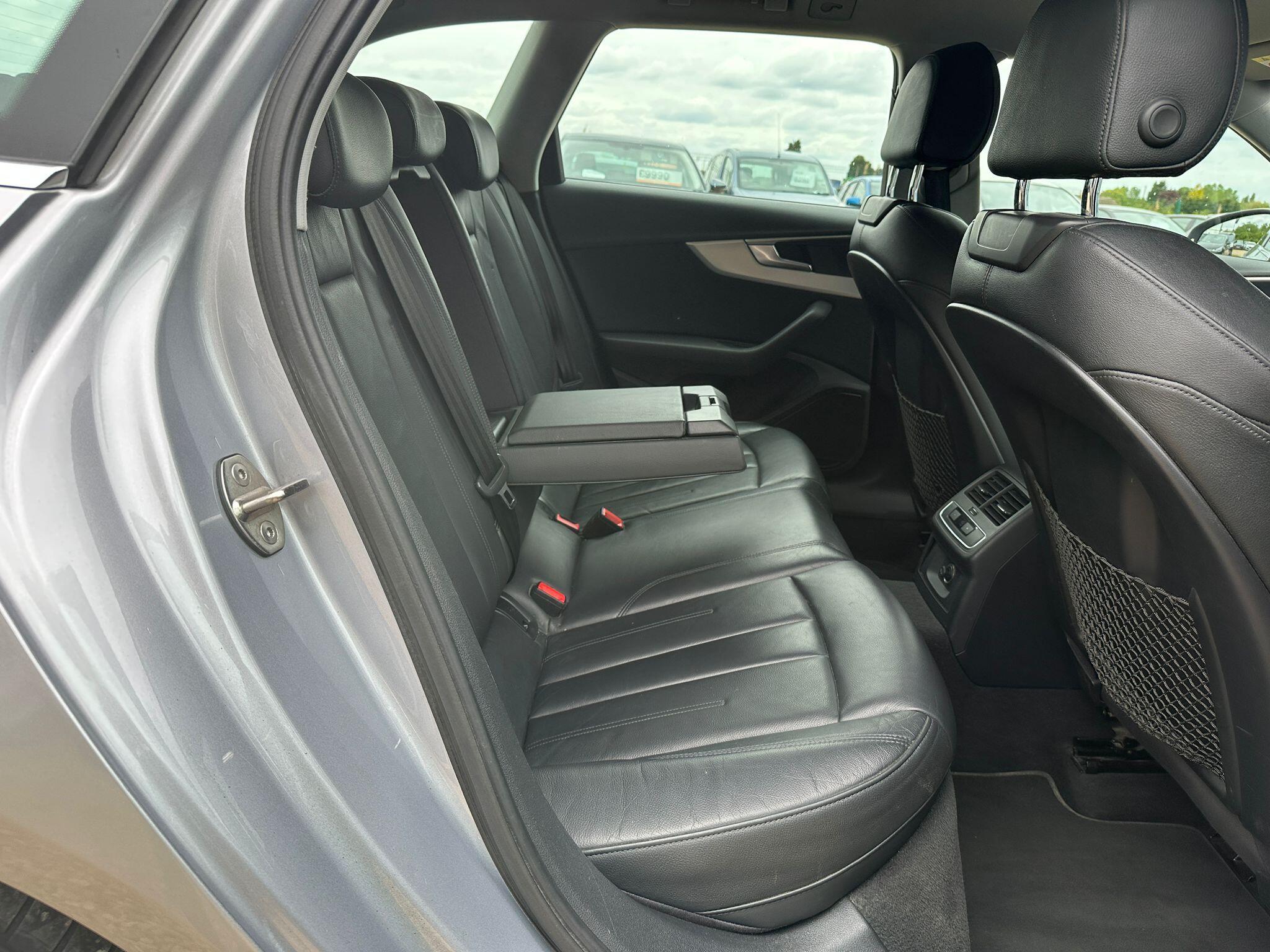Audi A4 Avant view 10