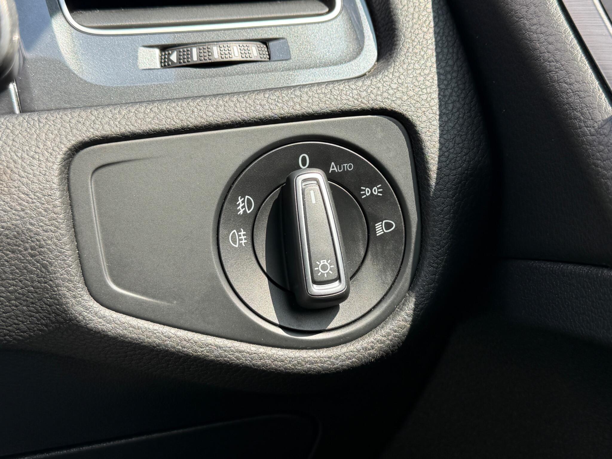 Volkswagen Golf view 33