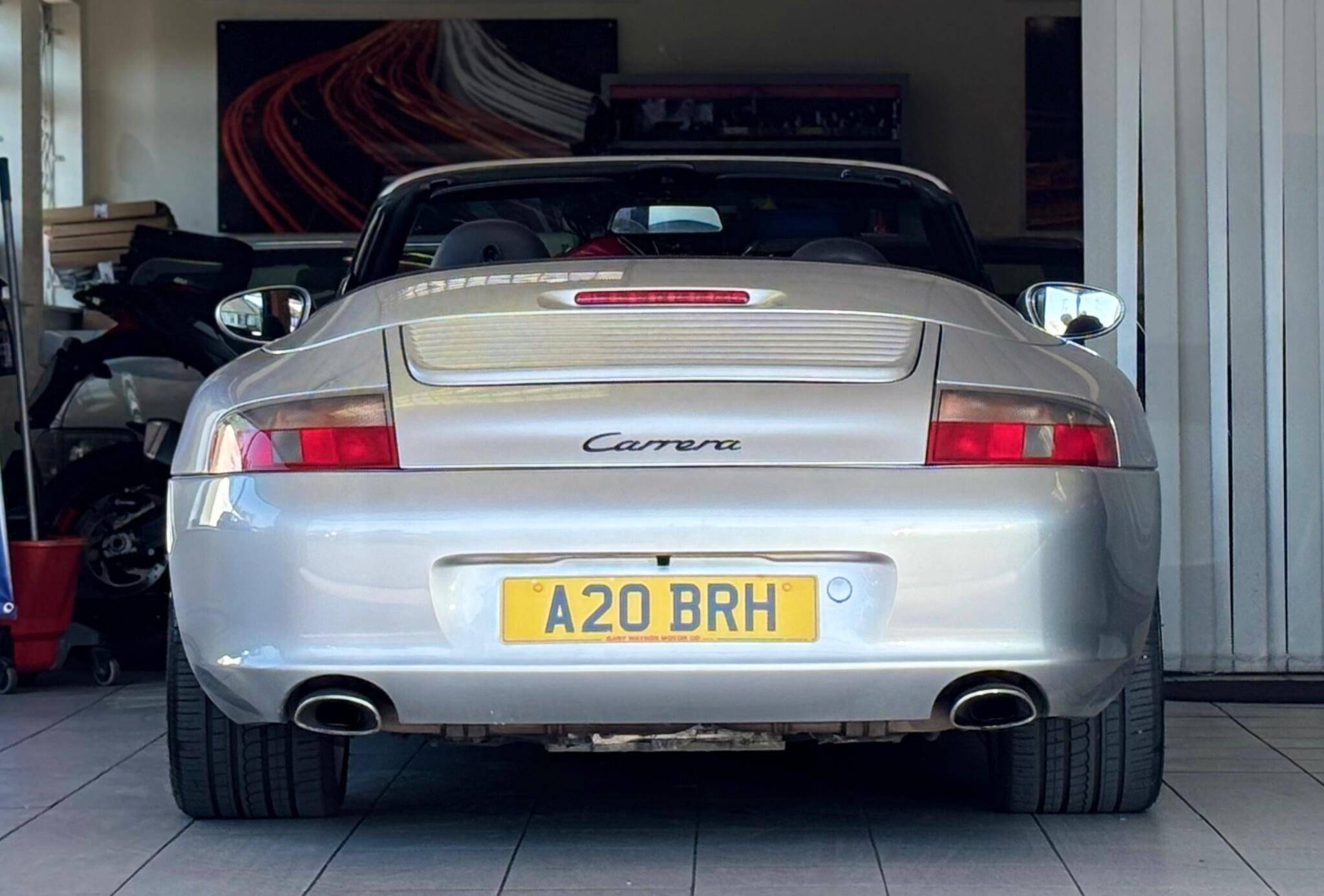 Porsche 911 view 15