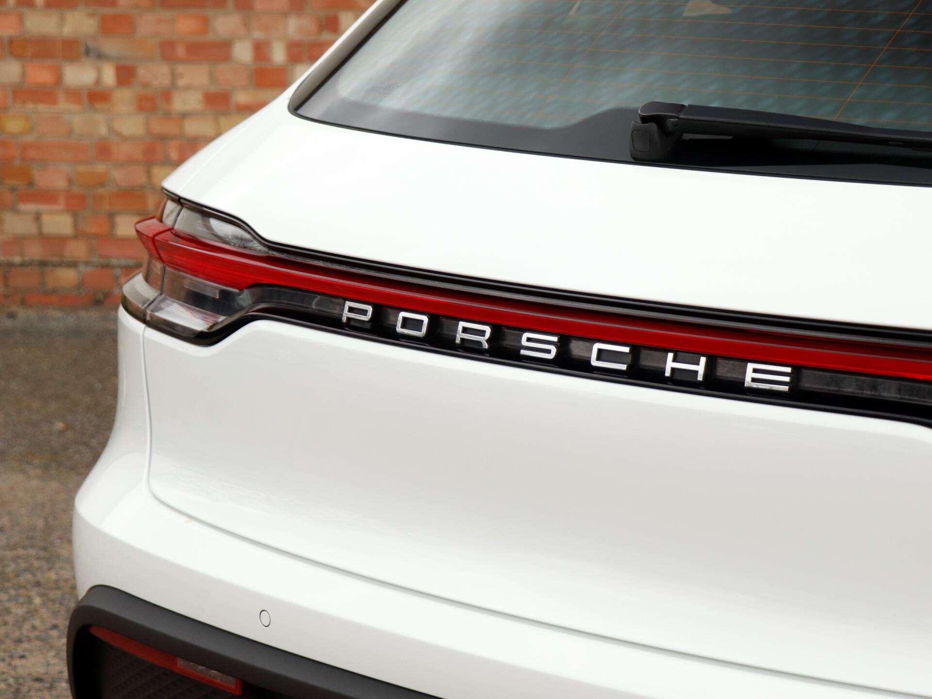 Porsche Macan view 33