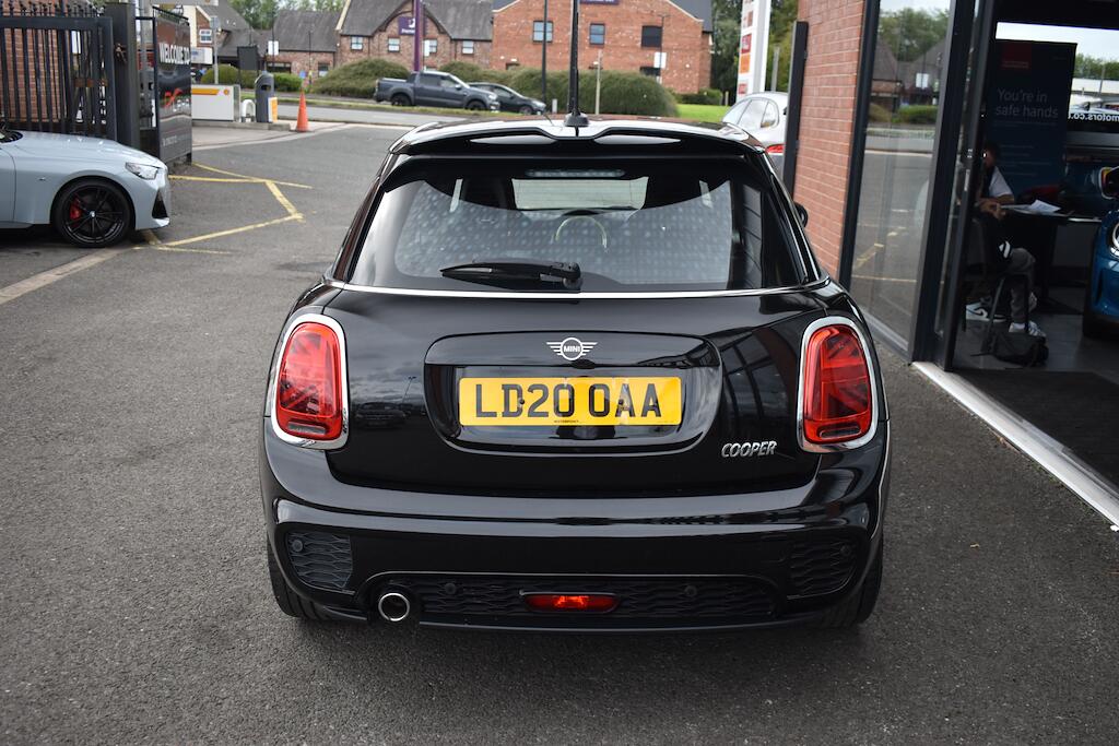 Mini Hatch view 8
