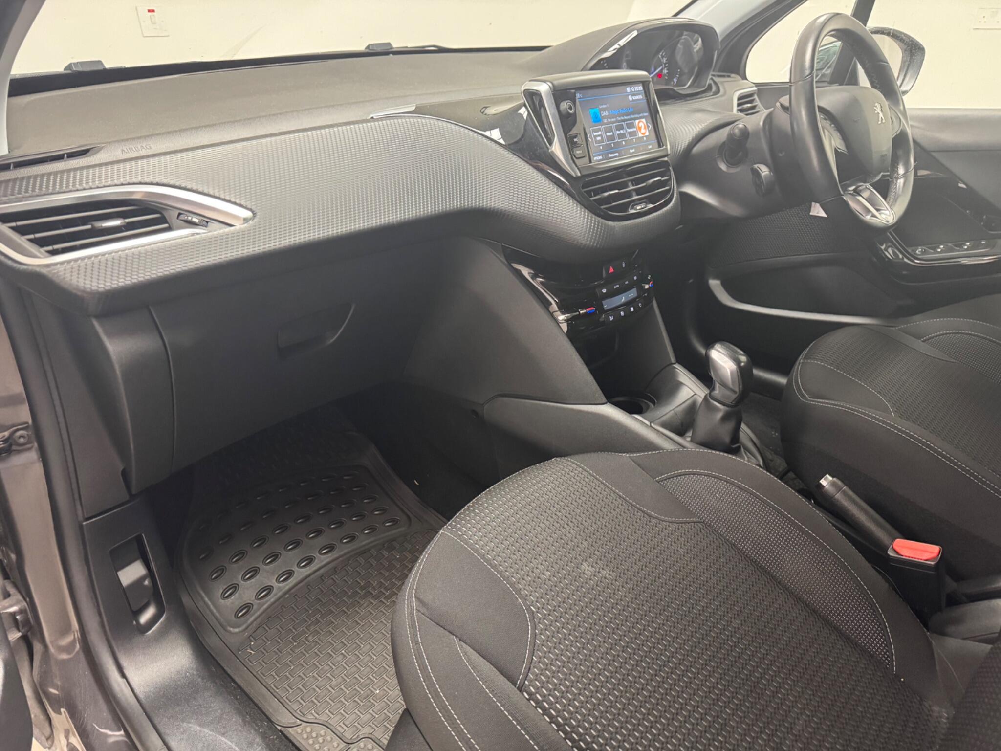 Peugeot 208 view 21