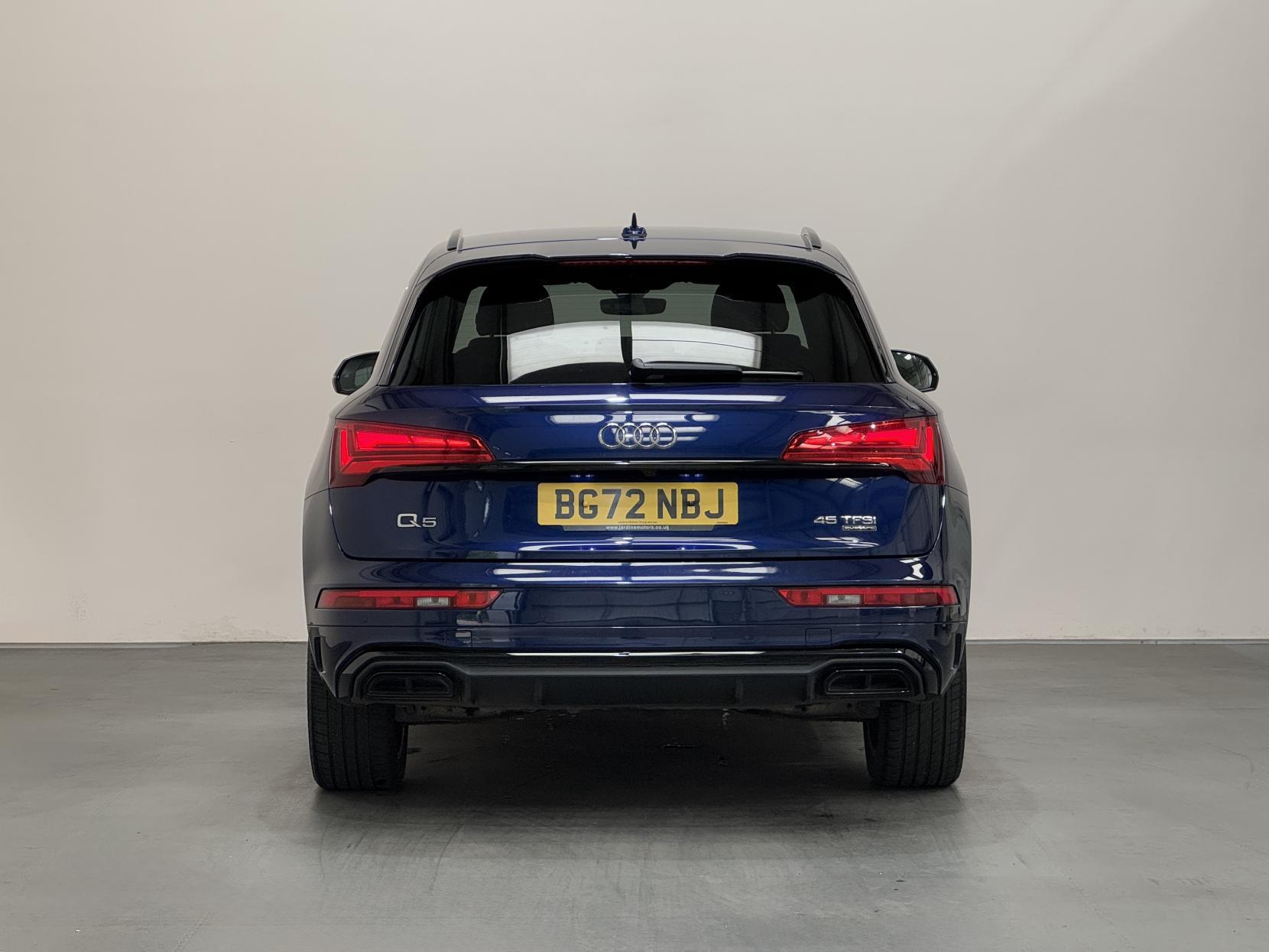 Audi Q5 view 9