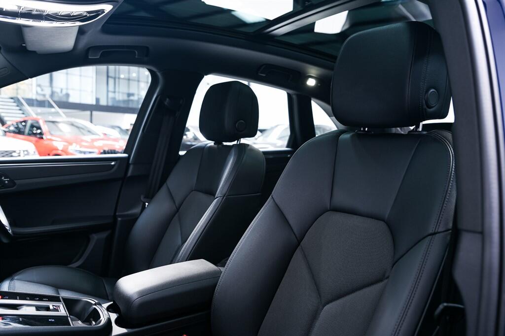 Porsche Macan view 13