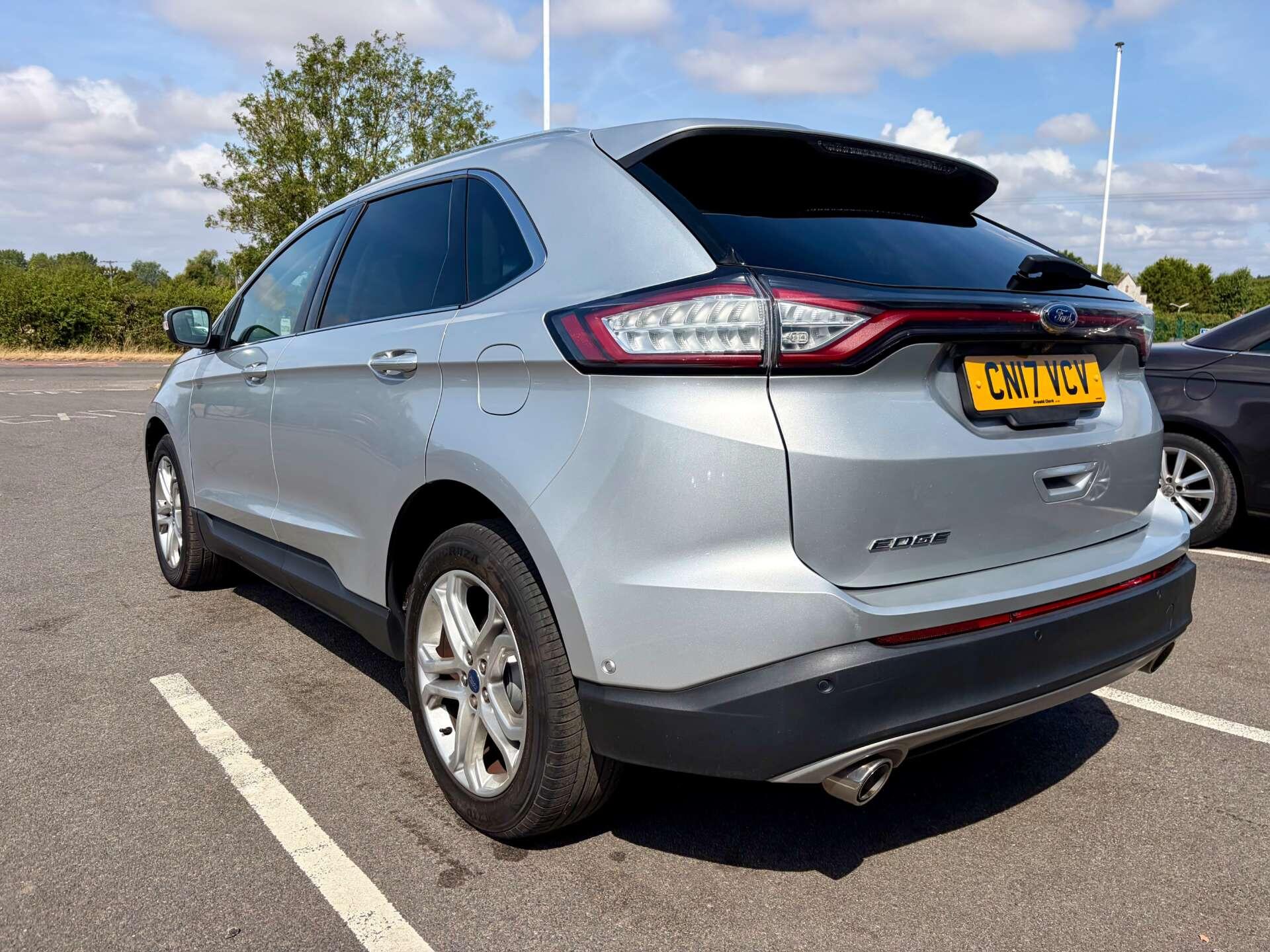 Ford Edge view 6