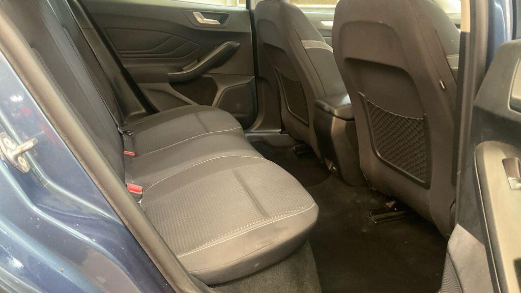Ford Focus view 3