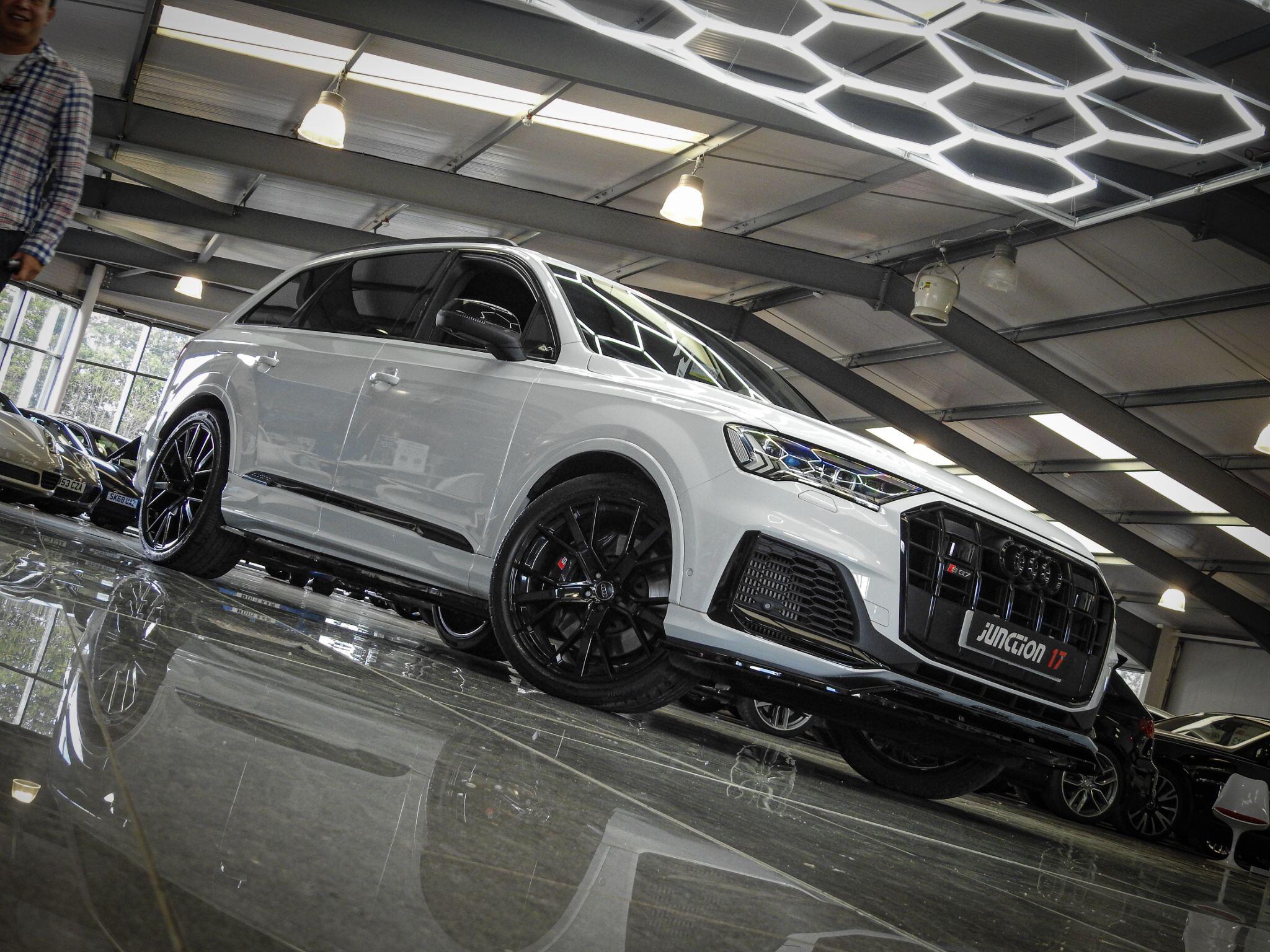 Audi SQ7 view 2