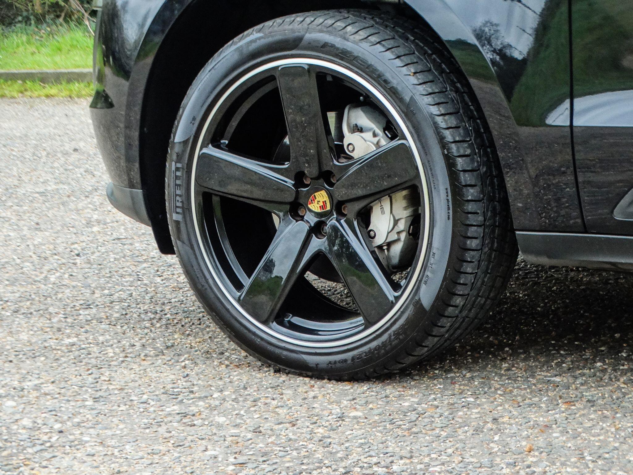 Porsche Macan view 5