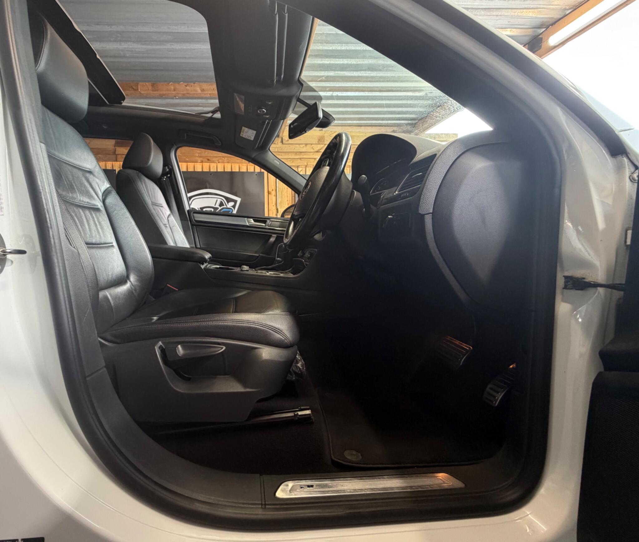 Volkswagen Touareg view 31