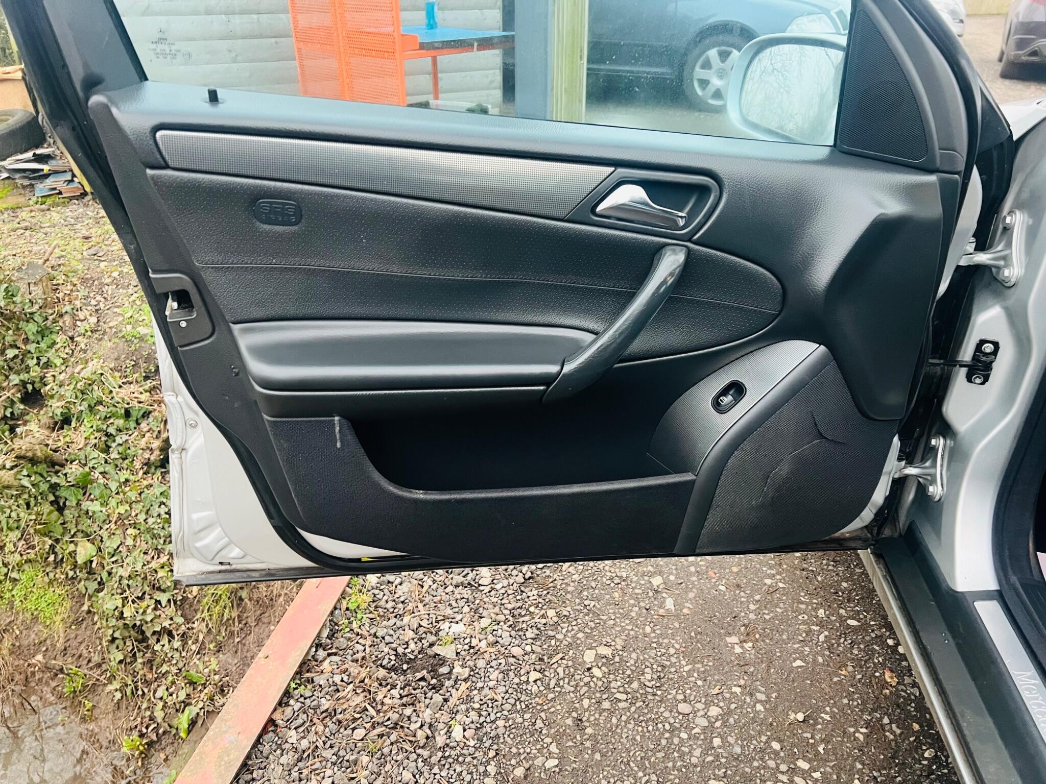 2004 Mercedes-Benz C Class image 9