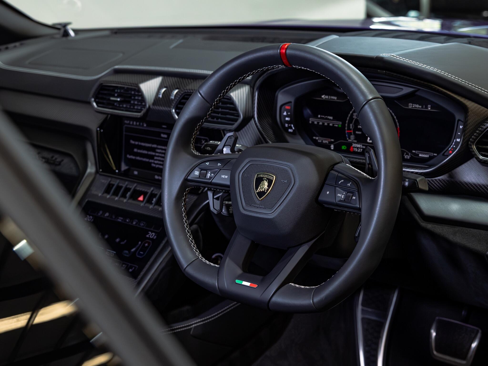 Lamborghini Urus view 22