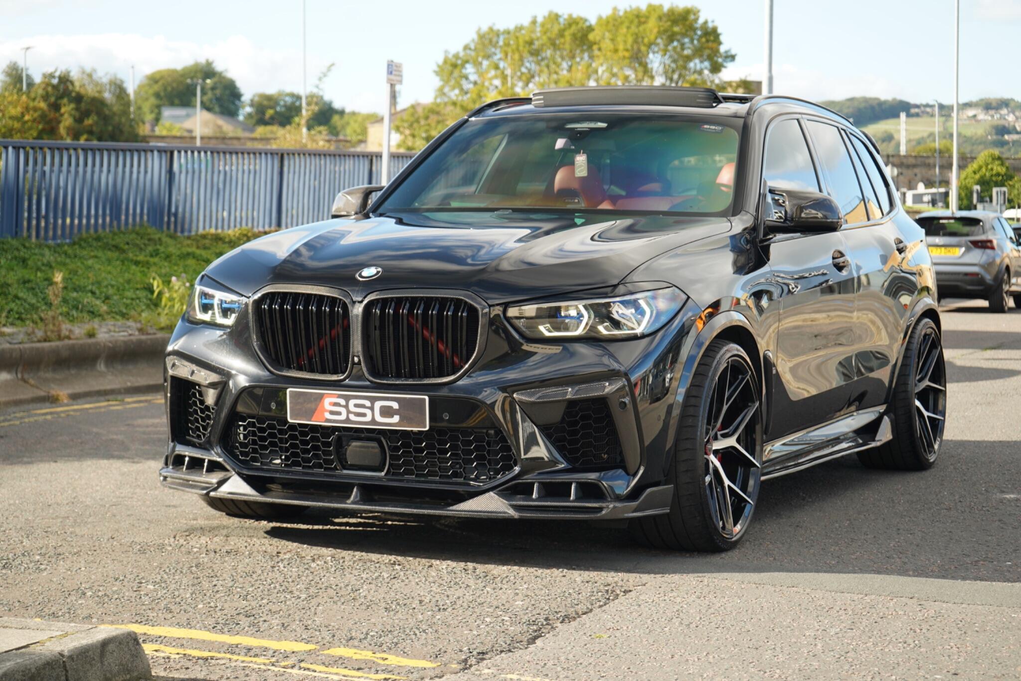 BMW X5 M view 7