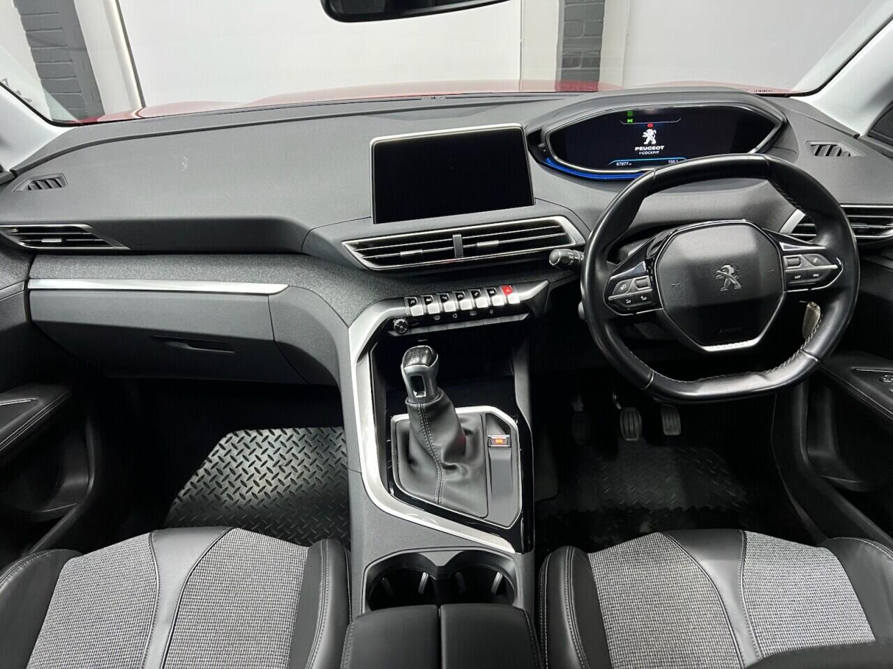 Peugeot 3008 view 2