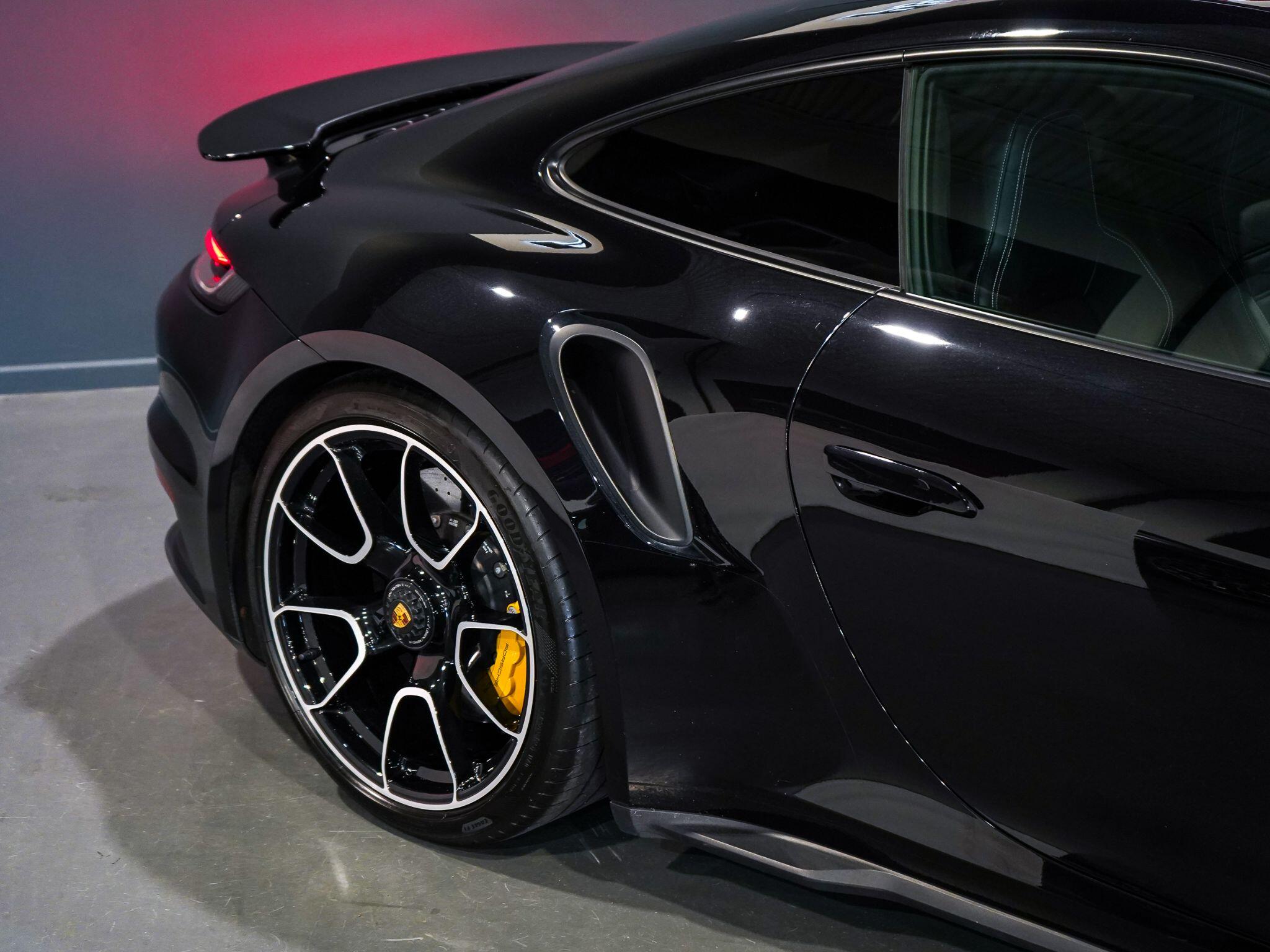 Porsche 911 view 29