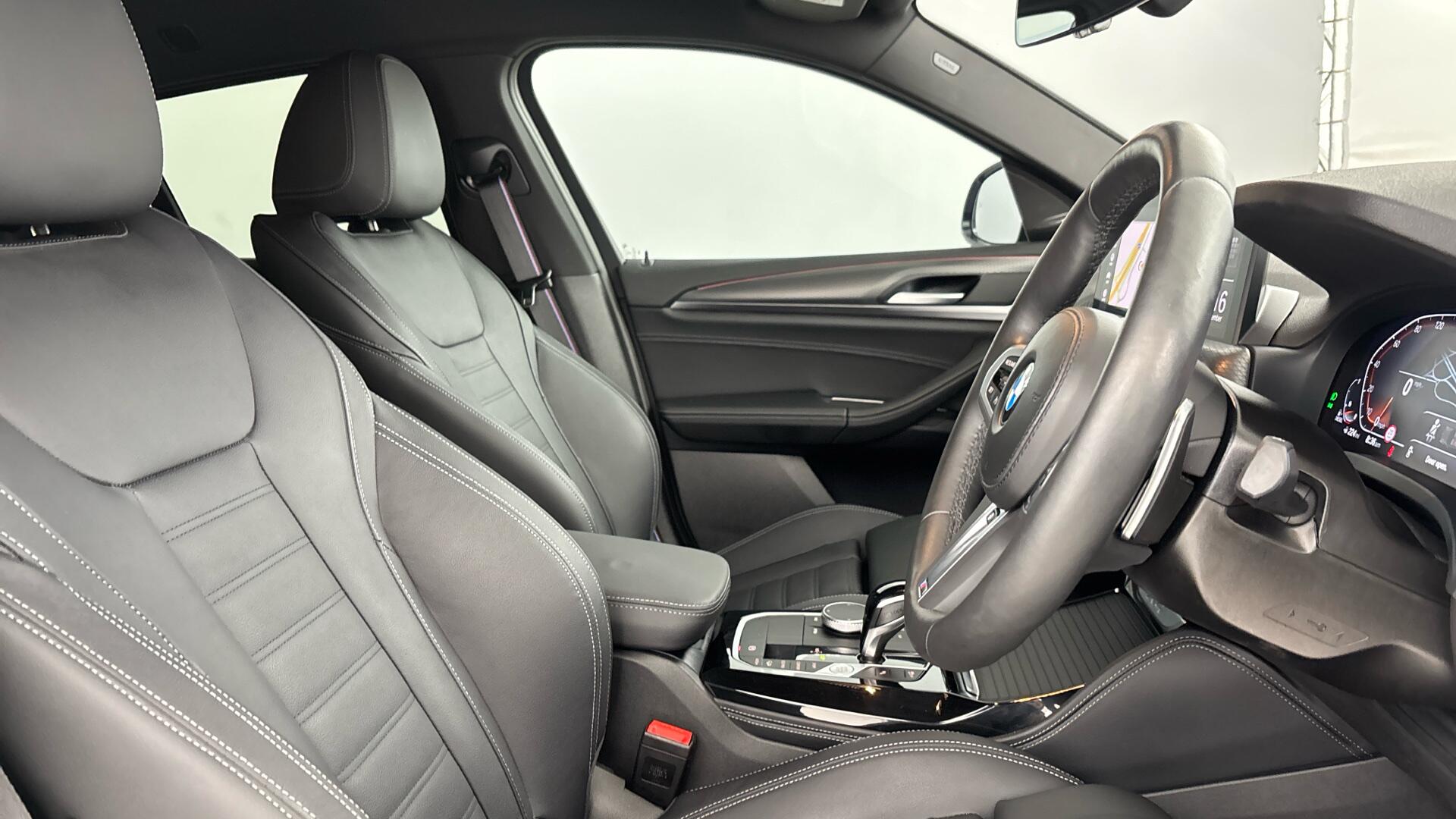 BMW X4 view 11