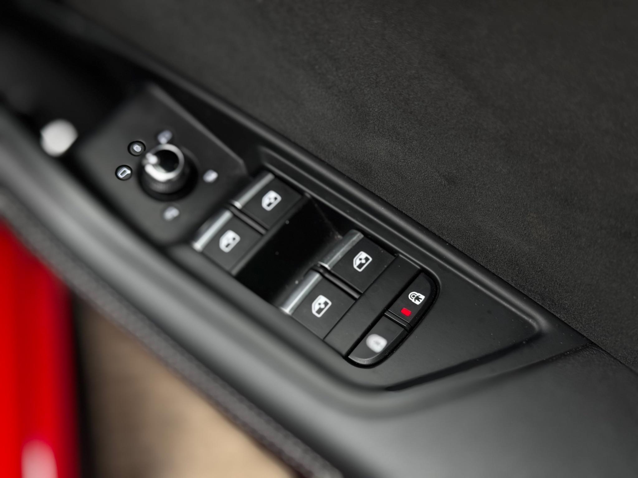 Audi RS4 view 24