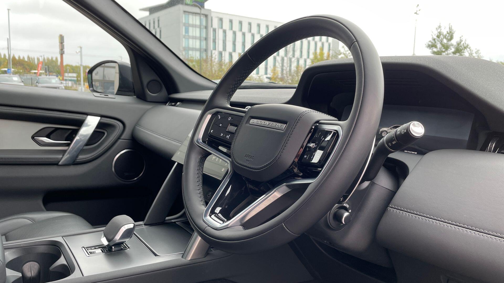 Land Rover Discovery Sport view 36