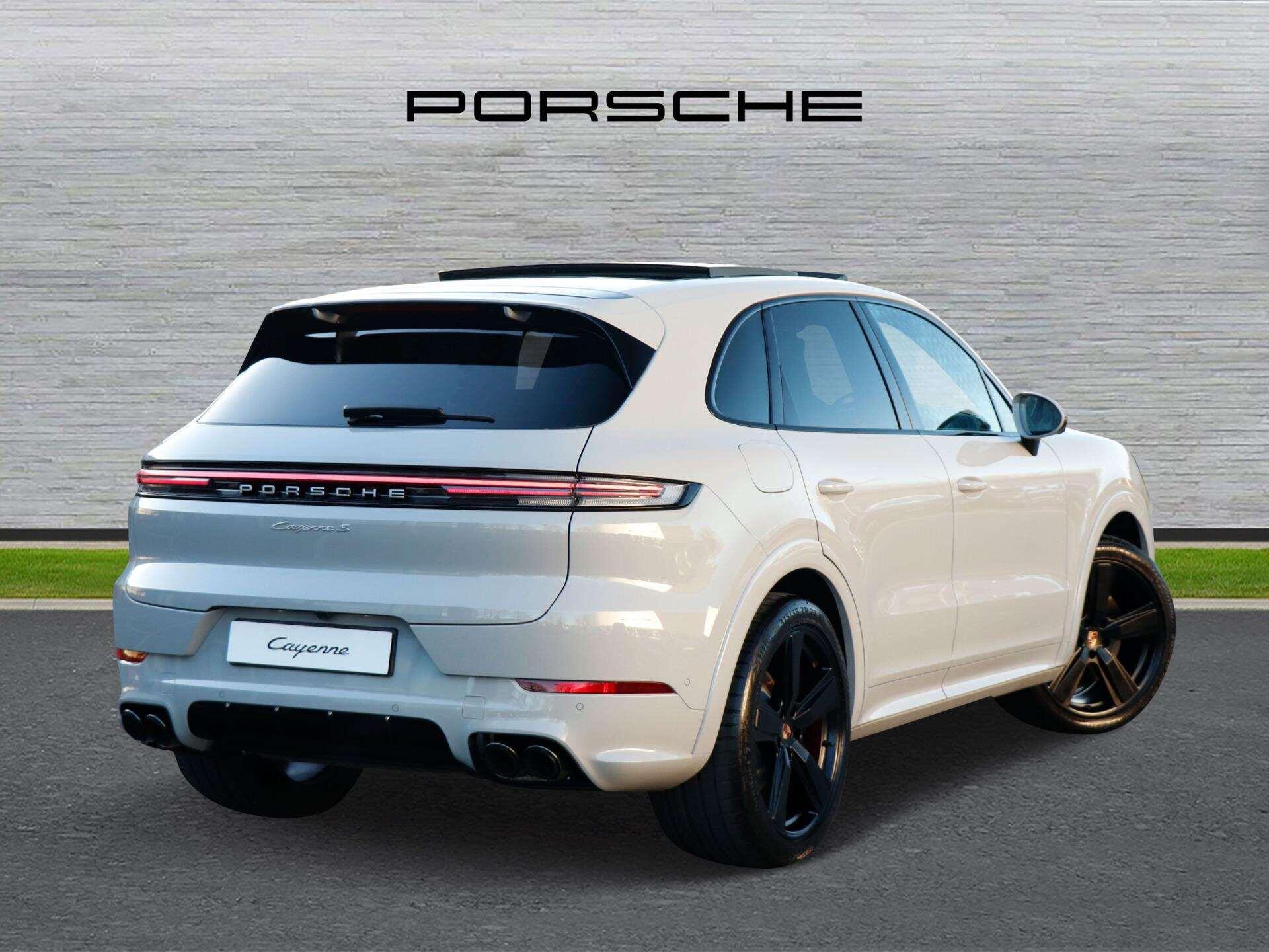 Porsche Cayenne view 3