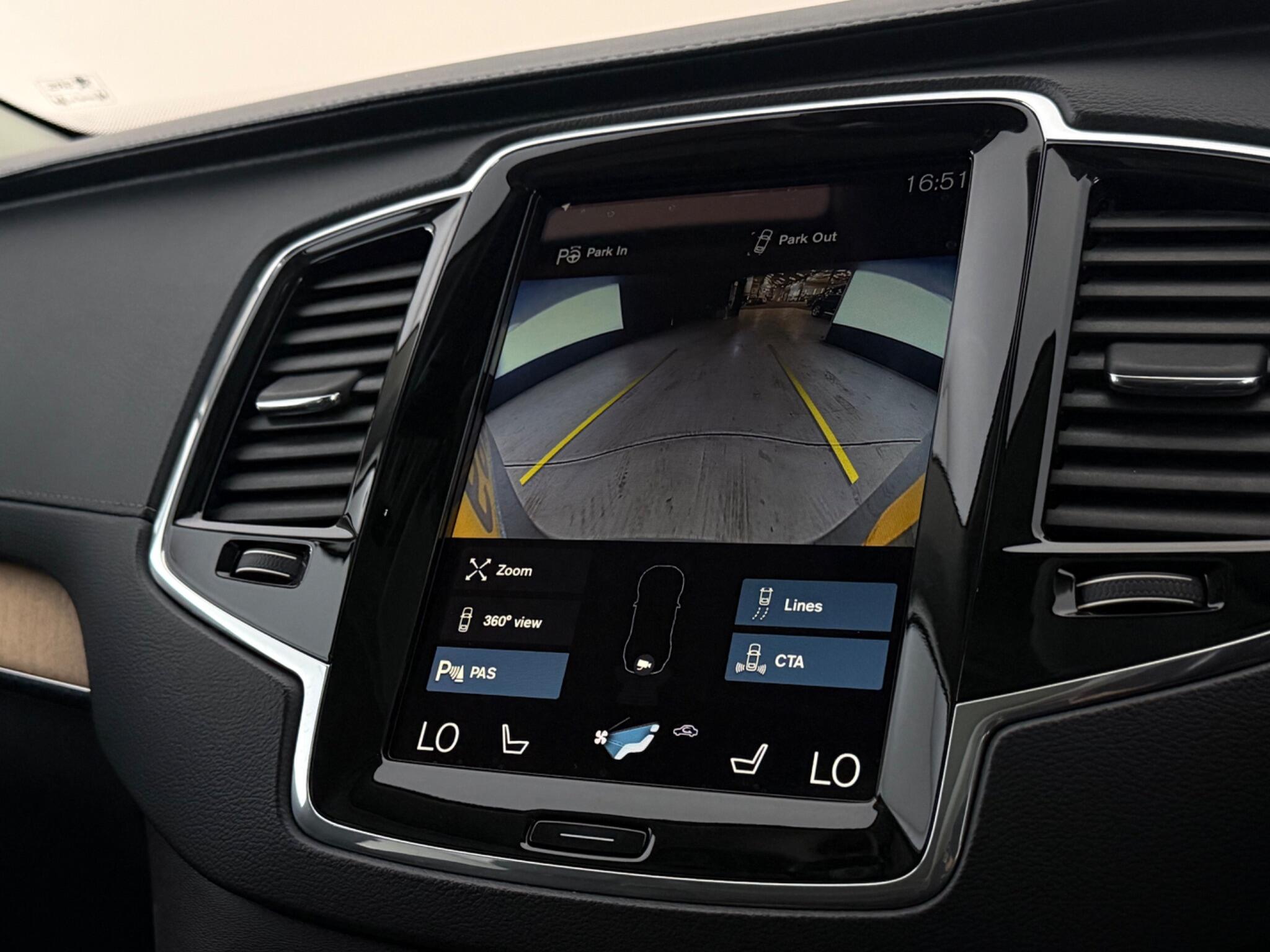 Volvo XC90 view 27