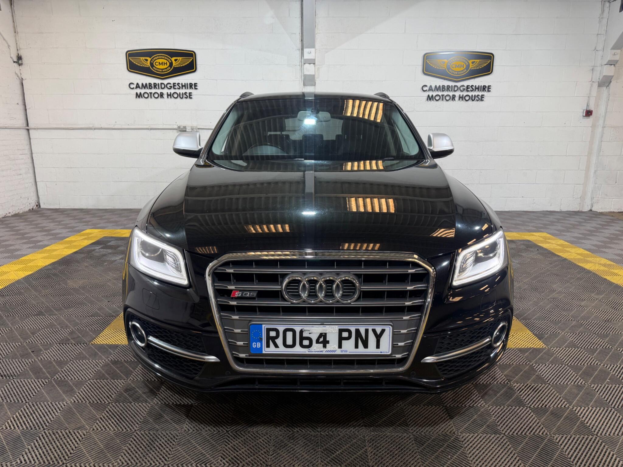 Audi SQ5 view 4