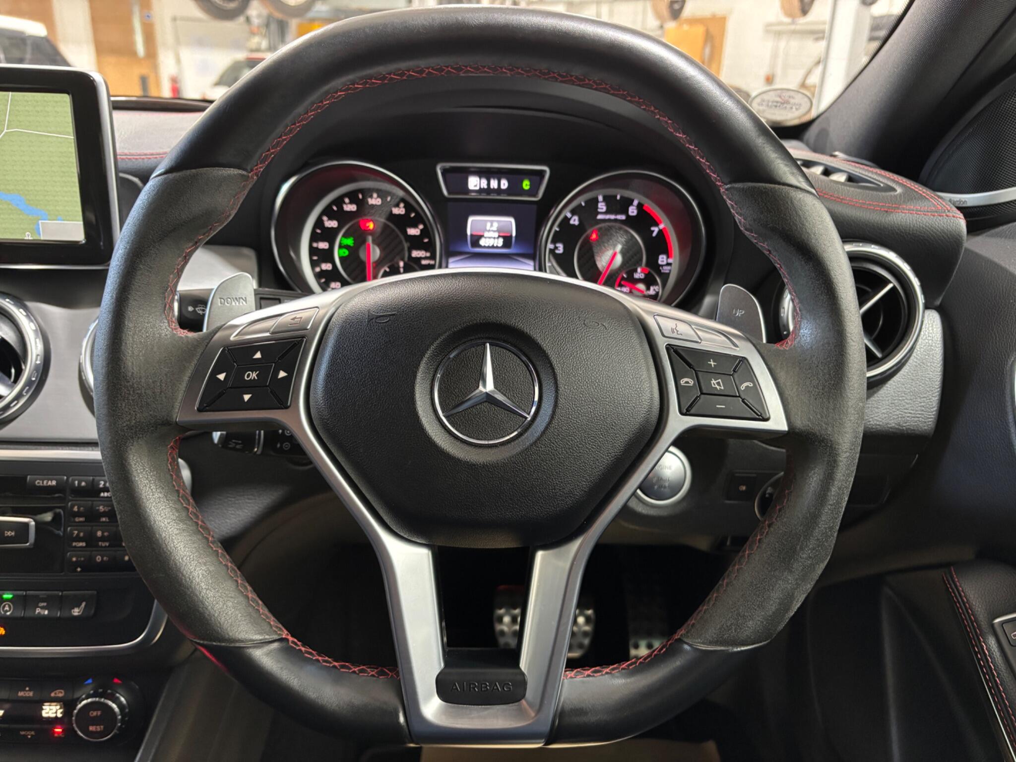 Mercedes-Benz Gla view 33