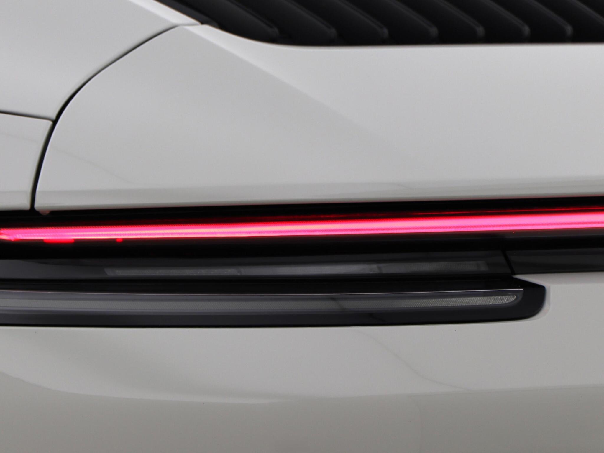 Porsche 911 view 22