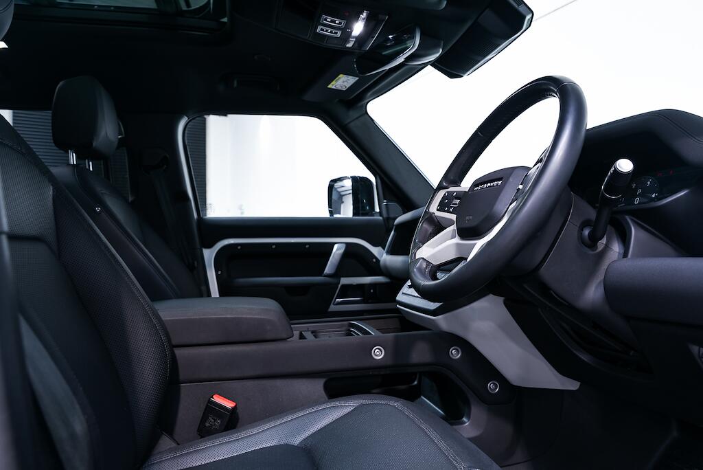 Land Rover Defender view 13