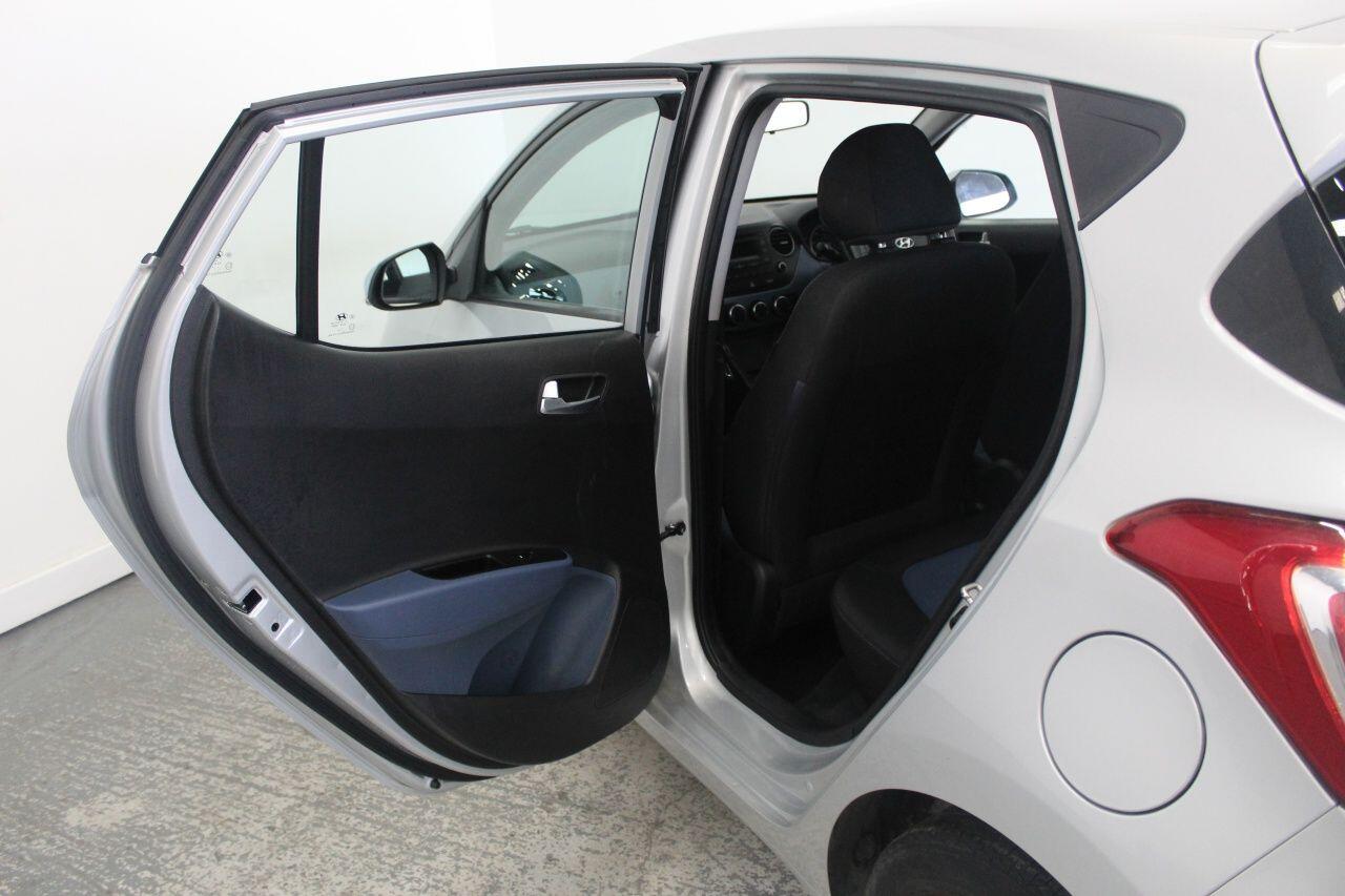 Hyundai i10 view 25