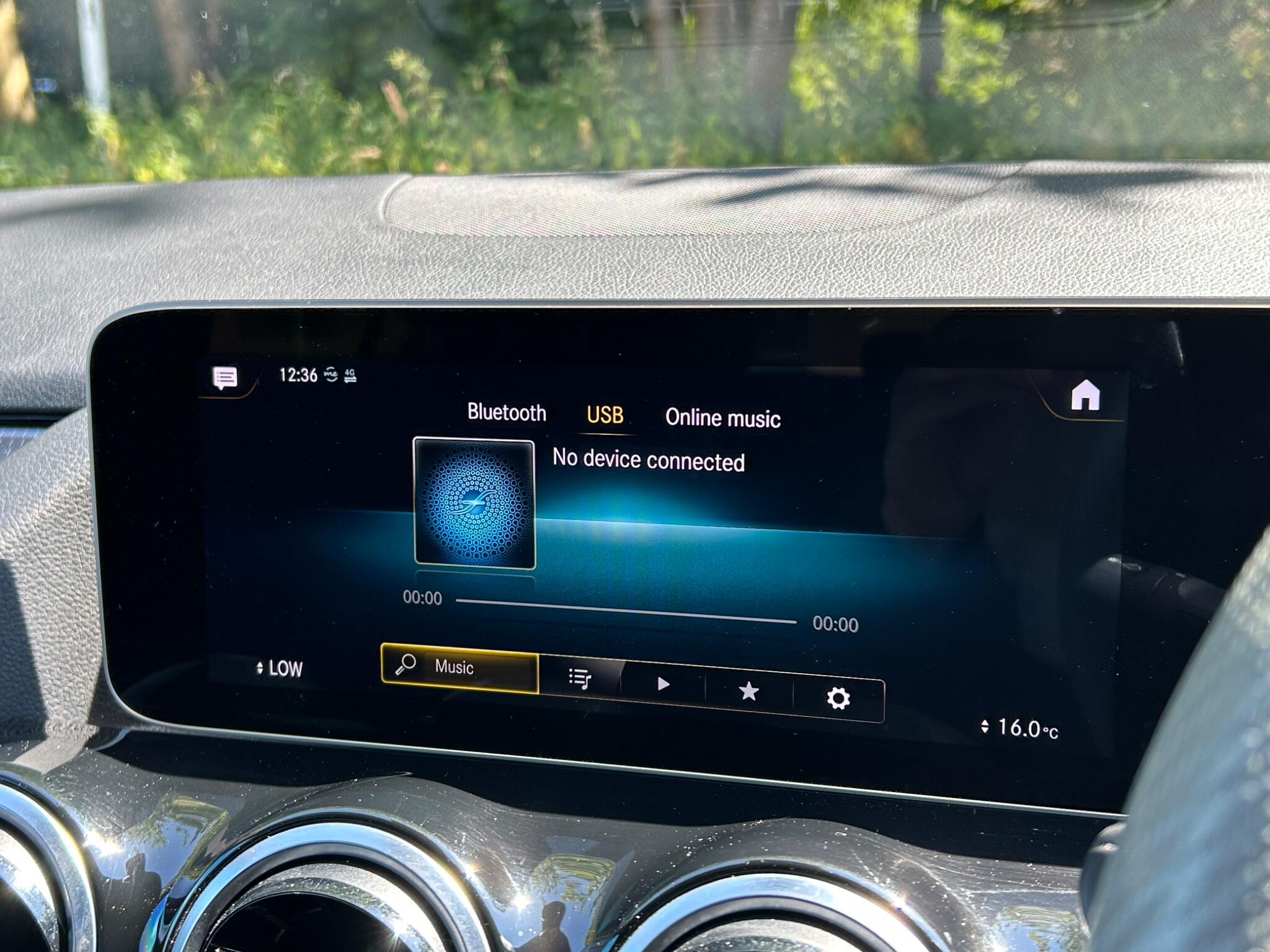 Mercedes-Benz Gla view 49