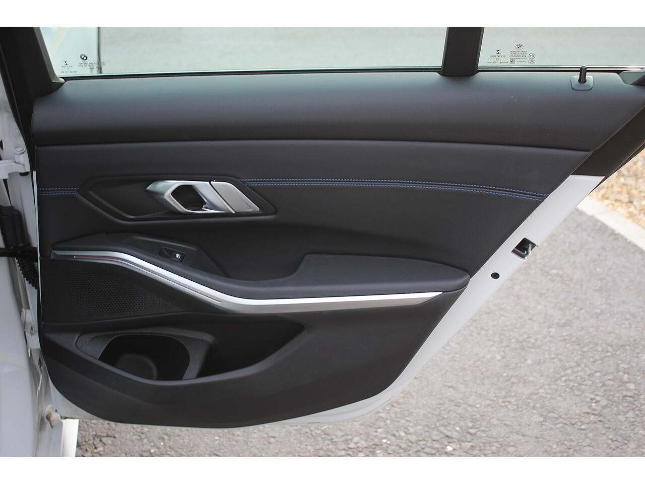 BMW 3 Series view 35