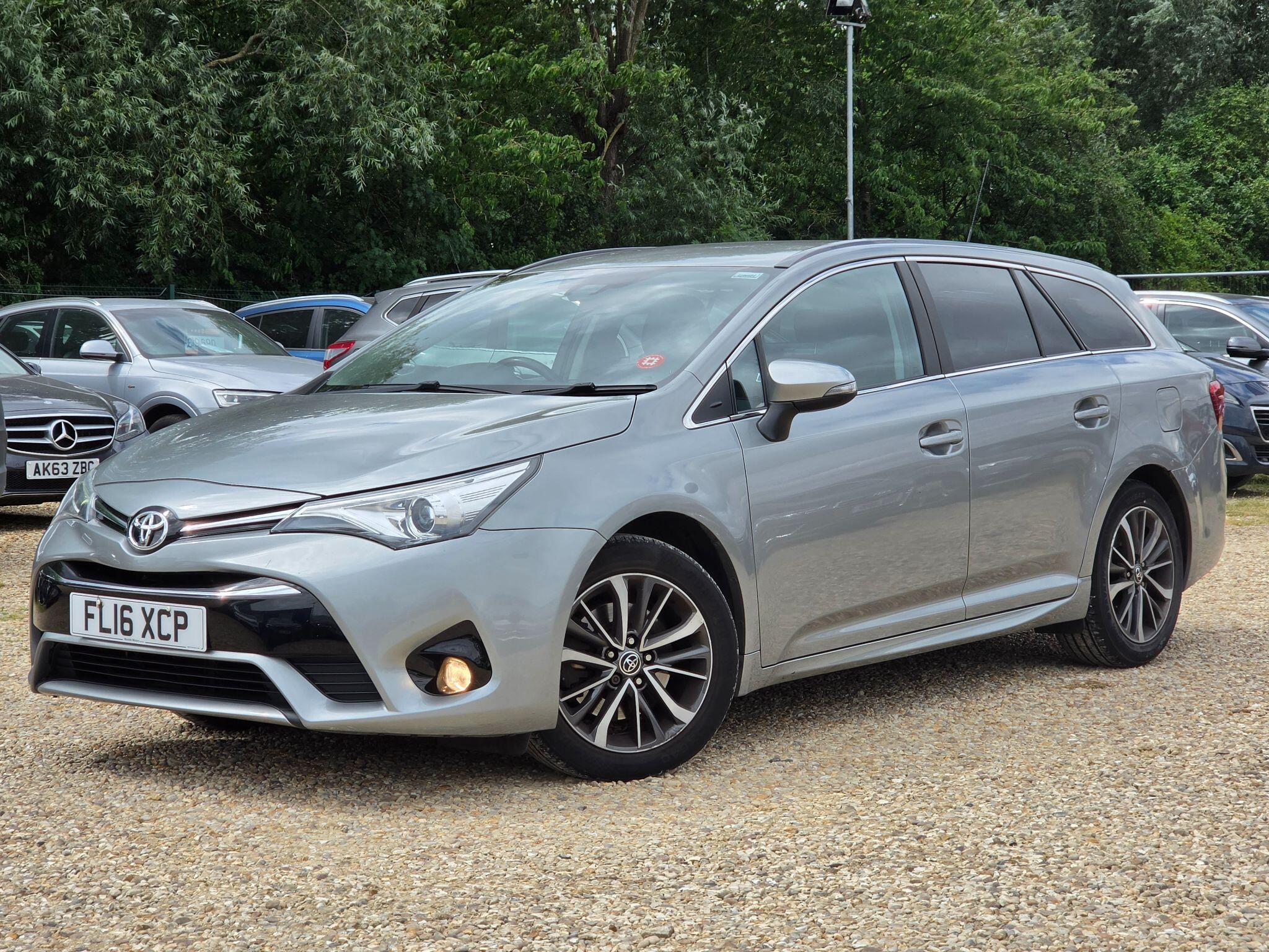 Toyota Avensis view 2