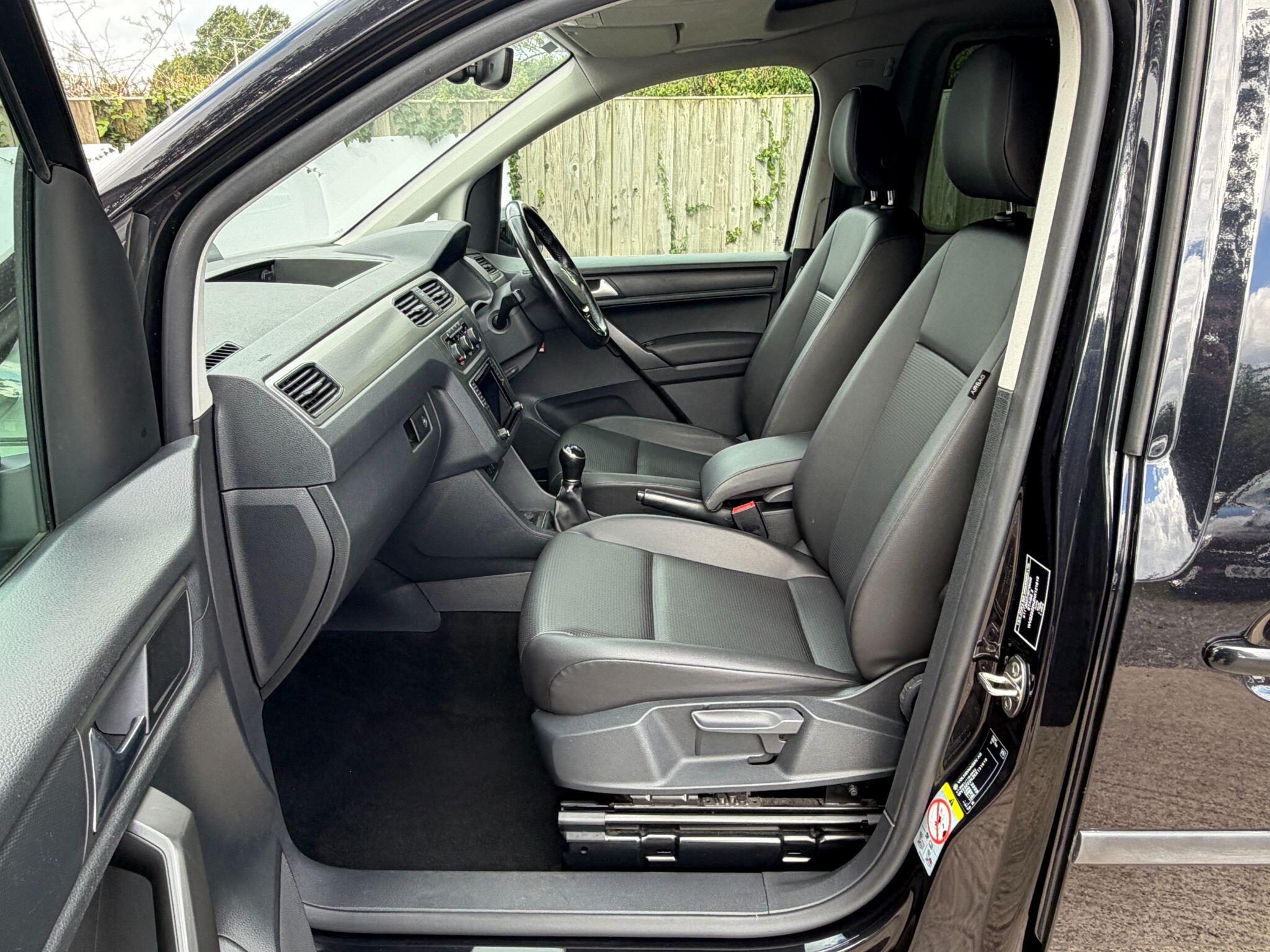 Volkswagen Caddy Maxi Life view 10