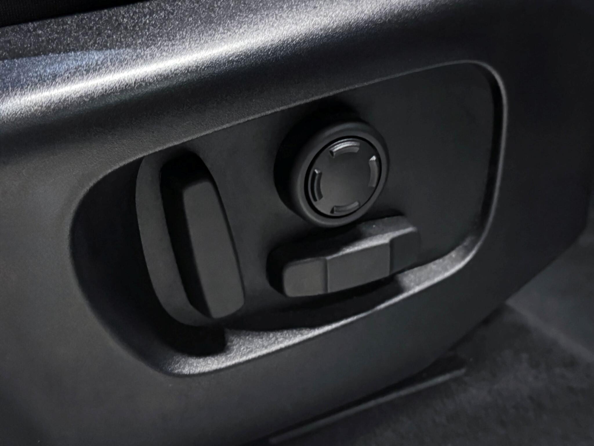 Land Rover Range Rover Evoque view 26