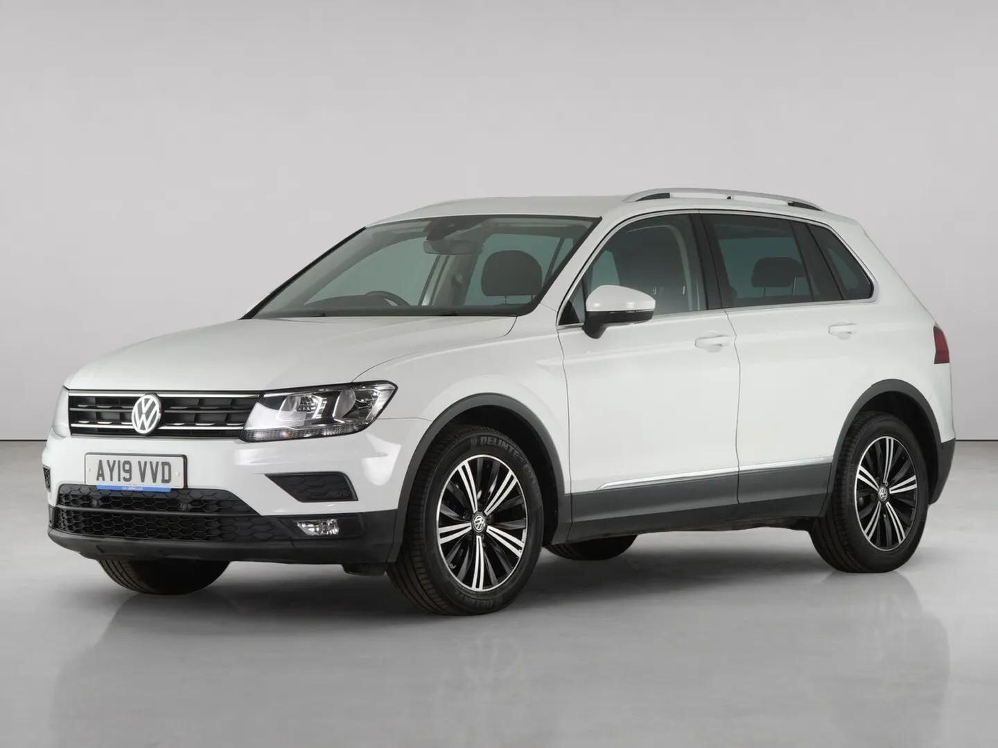 Volkswagen Tiguan view 2