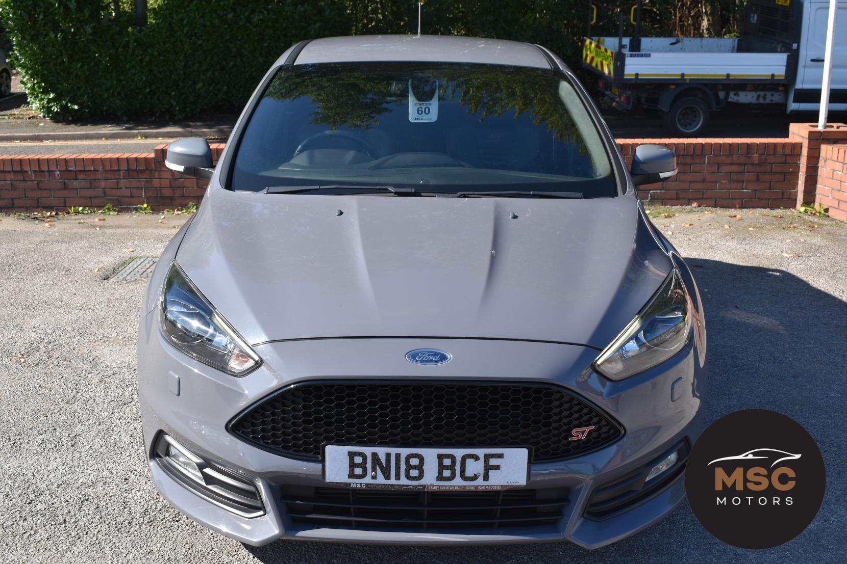 Ford Focus view 3