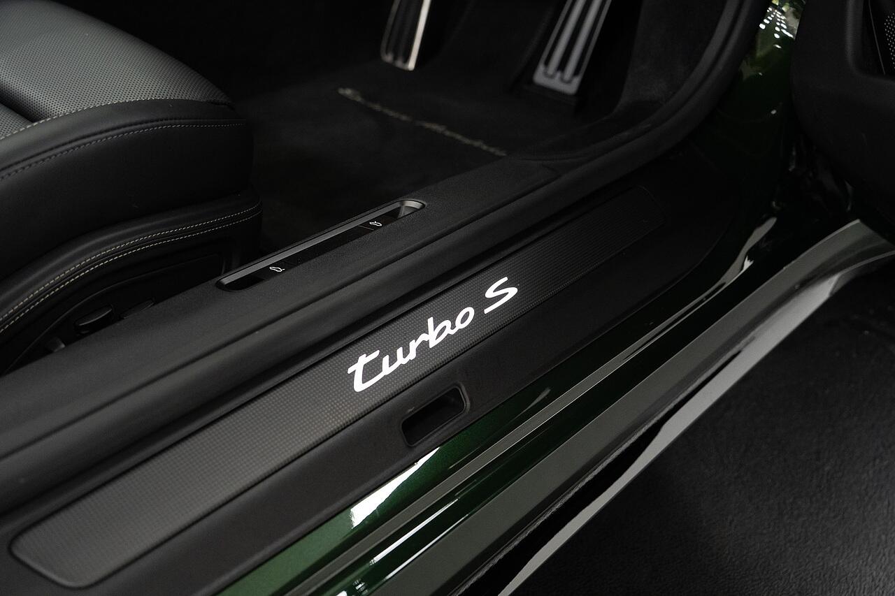 Porsche 911 view 24