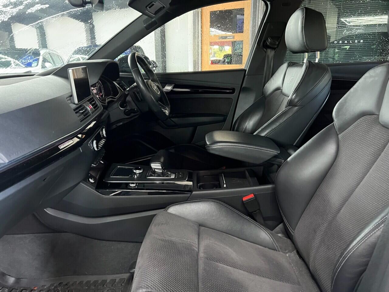 Audi Q5 view 3