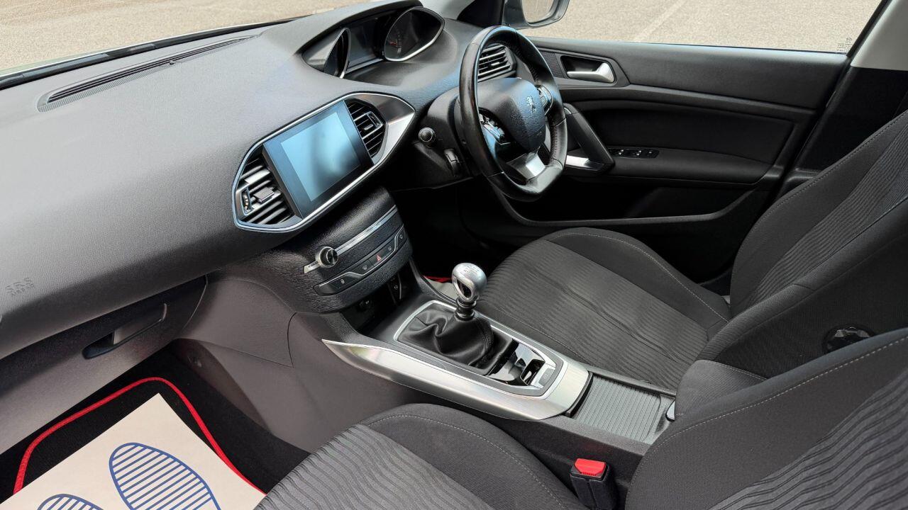 Peugeot 308 view 8