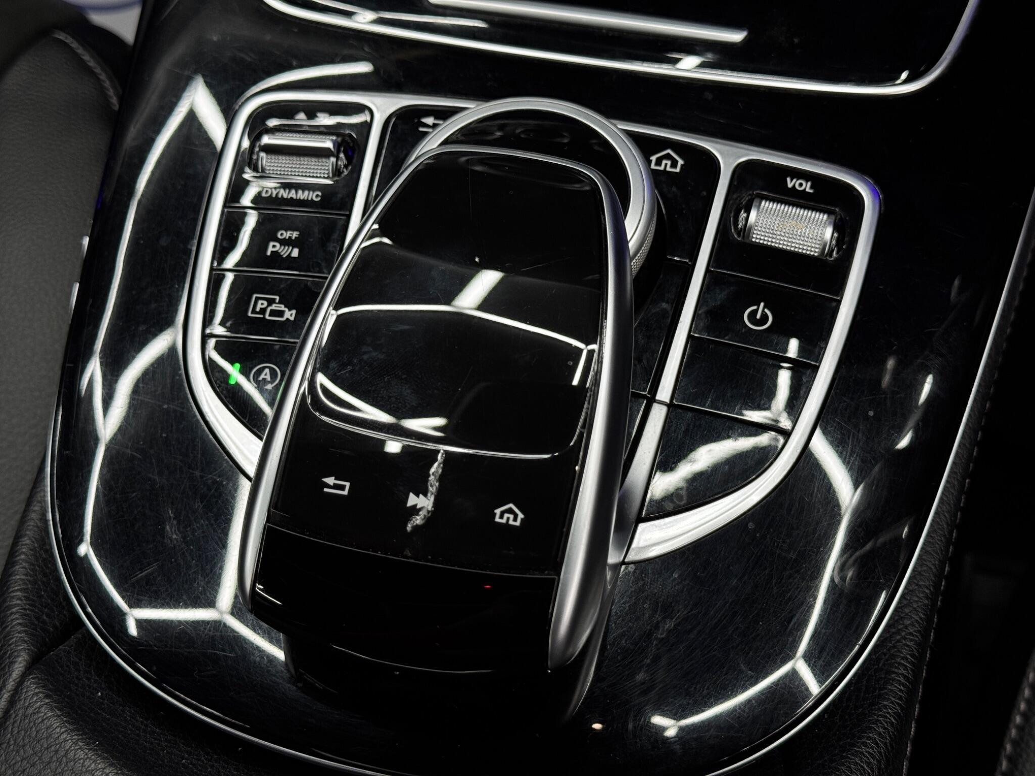 Mercedes-Benz E-Class view 28