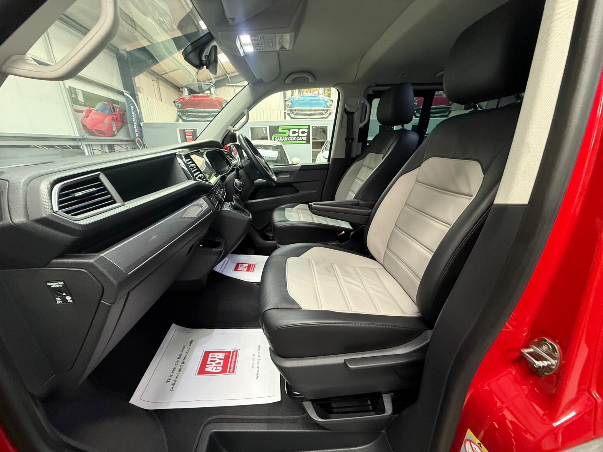 Volkswagen Caravelle view 12