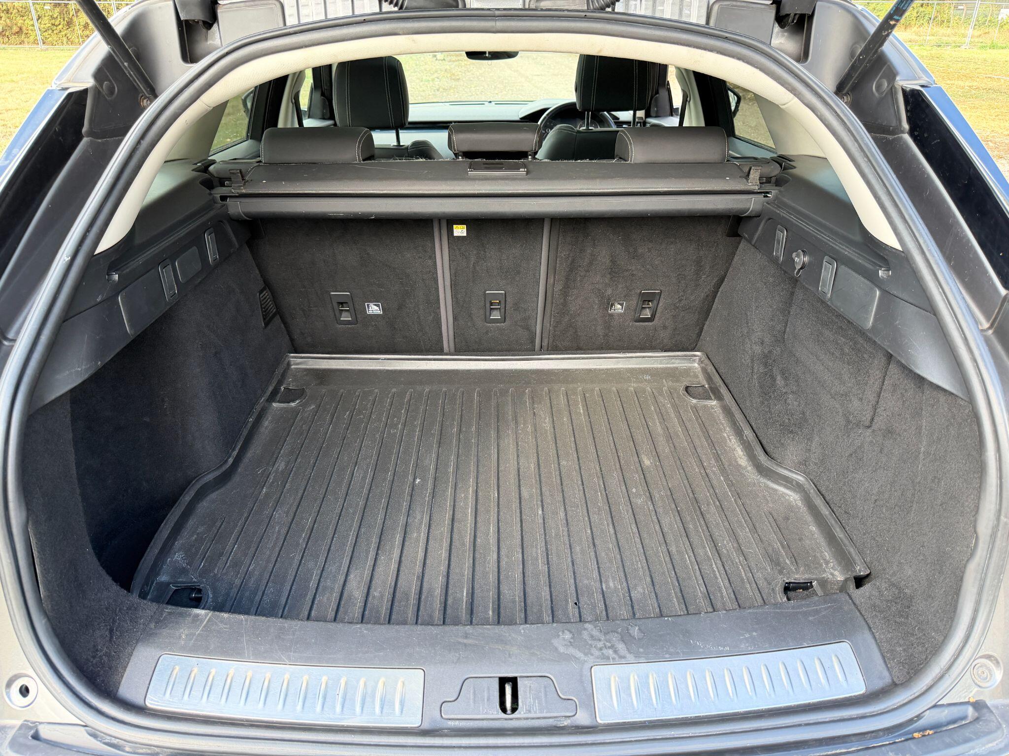 Land Rover Range Rover Velar view 53