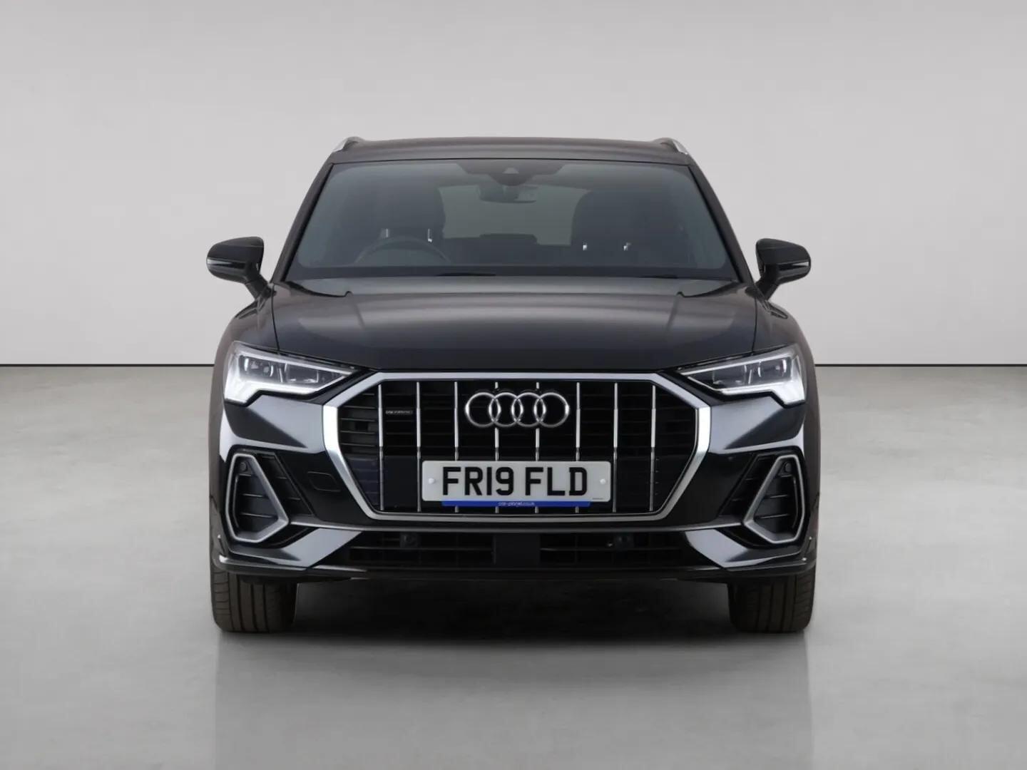 Audi Q3 view 5