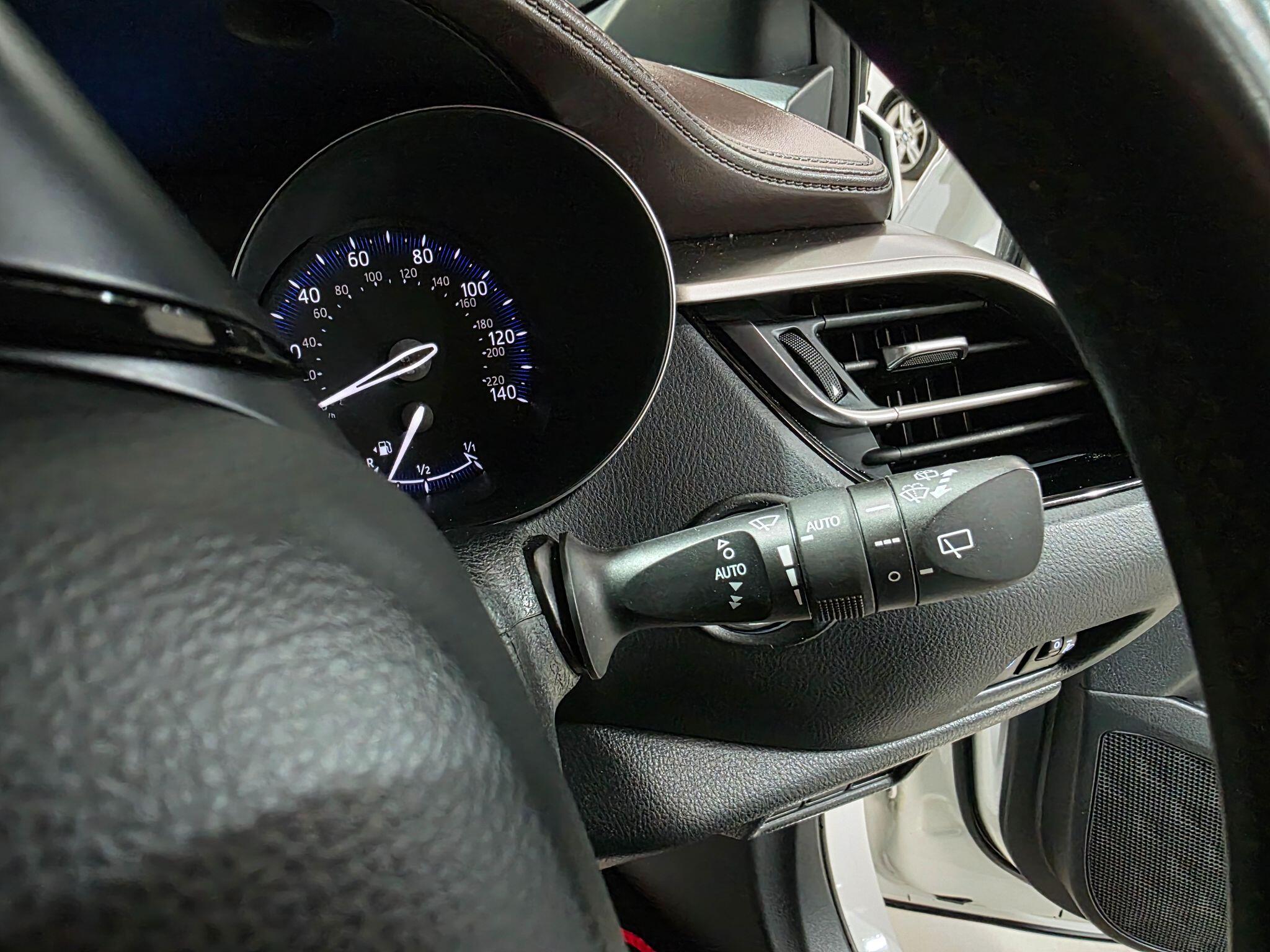 Toyota C-HR view 16