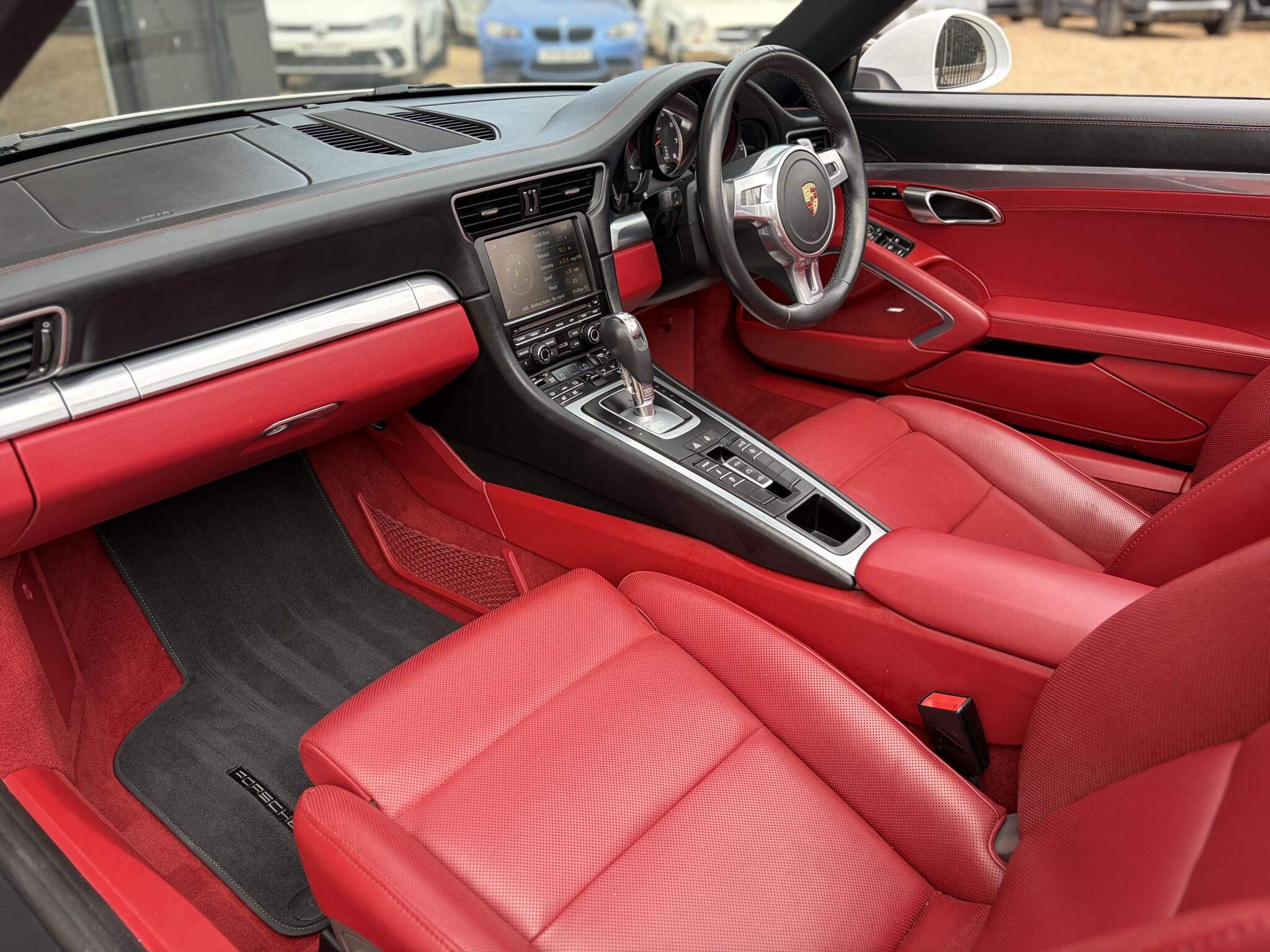 Porsche 911 view 24
