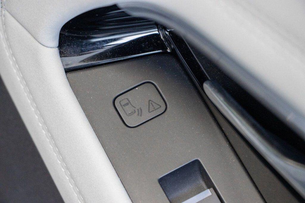 Land Rover Range Rover Evoque view 30